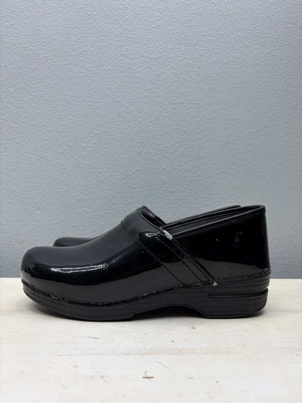 Dansko XP Black Patent Leather Nursing Clogs Size 40